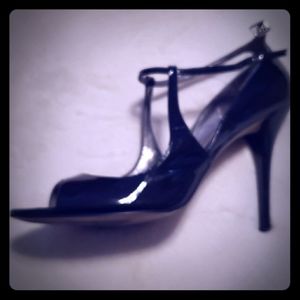 Black patent Mary Jane Guess heels